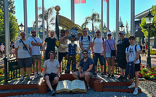 Gruppenfoto vom werkraum Team beim Ausflug in den Europapark