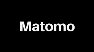 Weißer Matomo Schriftzug auf schwarzem Hintergrund